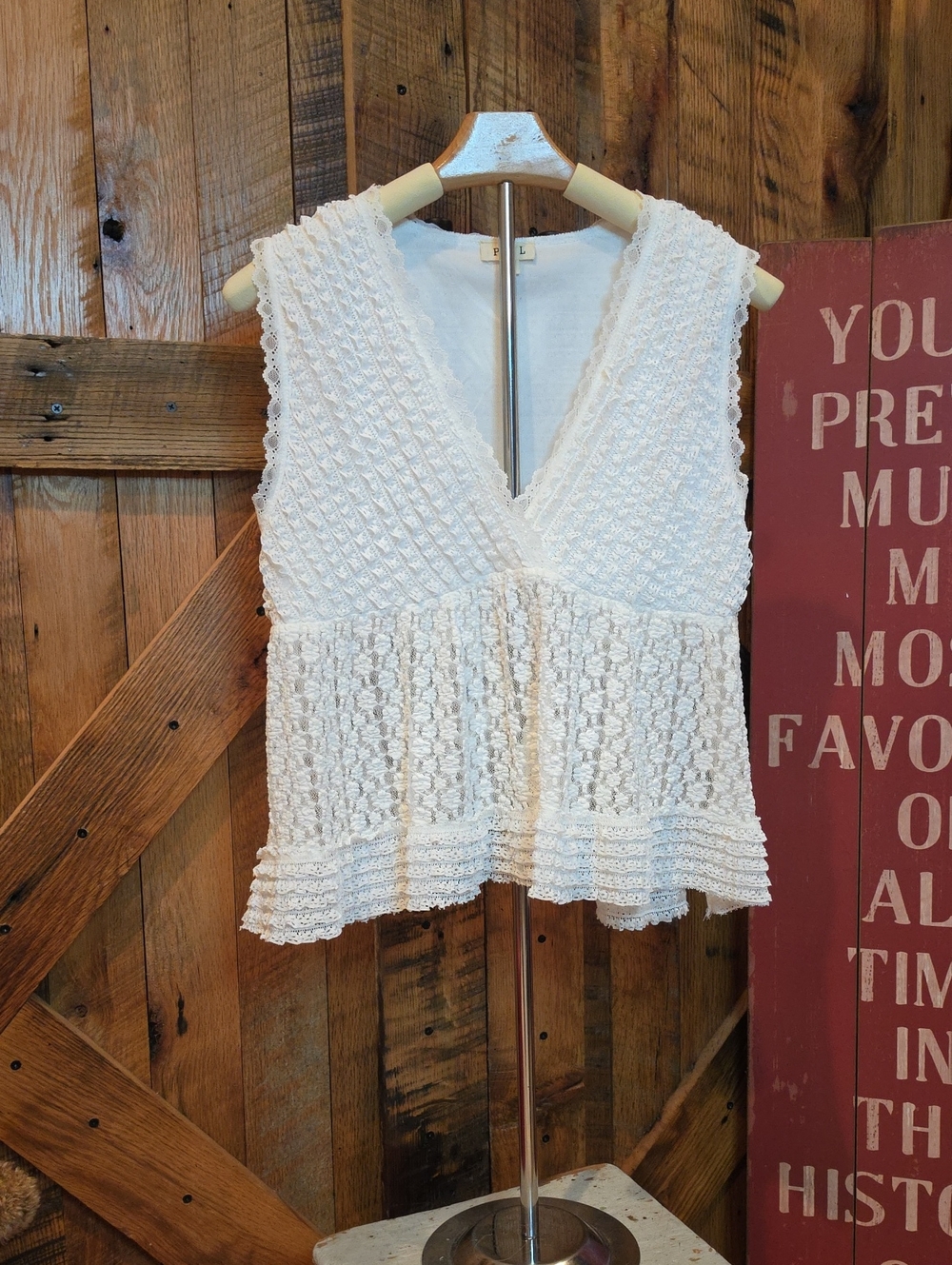 090p POL White Lace V-Neck Crochet Peplum Camisole